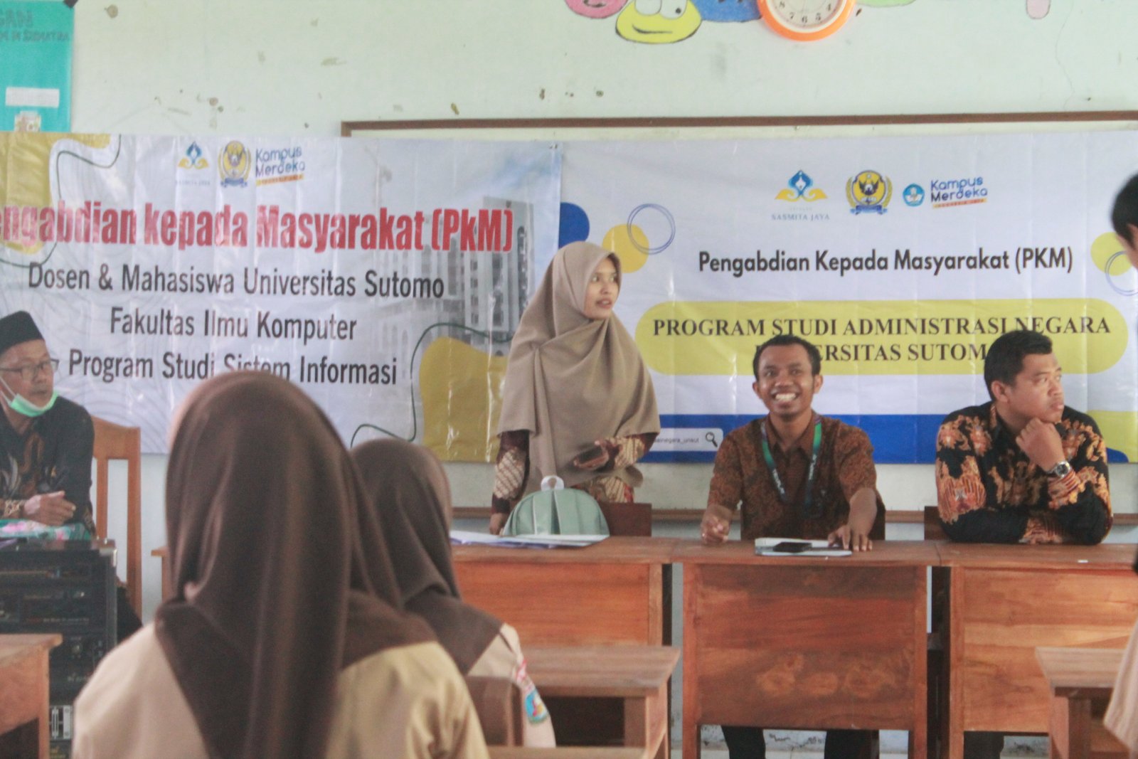 Pengabdian kepada Masyarakat Melalui Pelatihan Teknologi Informasi